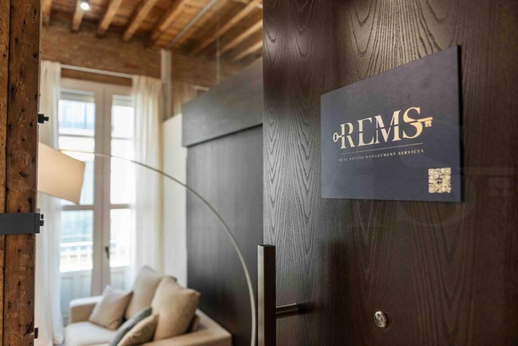מאלגה Eclectic & Elegant Apartment By Rems מראה חיצוני תמונה