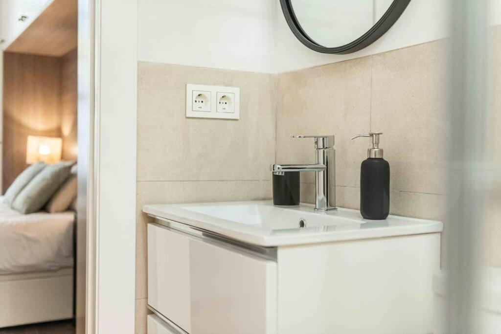 מאלגה Eclectic & Elegant Apartment By Rems מראה חיצוני תמונה