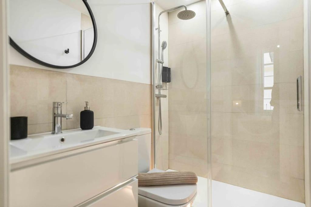 מאלגה Eclectic & Elegant Apartment By Rems מראה חיצוני תמונה