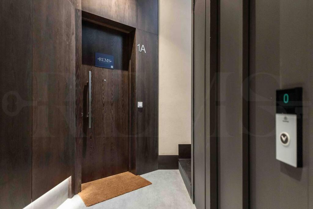 מאלגה Eclectic & Elegant Apartment By Rems מראה חיצוני תמונה